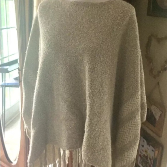 Womens La Vie 89 One Size Sweater Poncho Wool Blend Cream Ivory Tassel Oversized - Picture 2 of 7